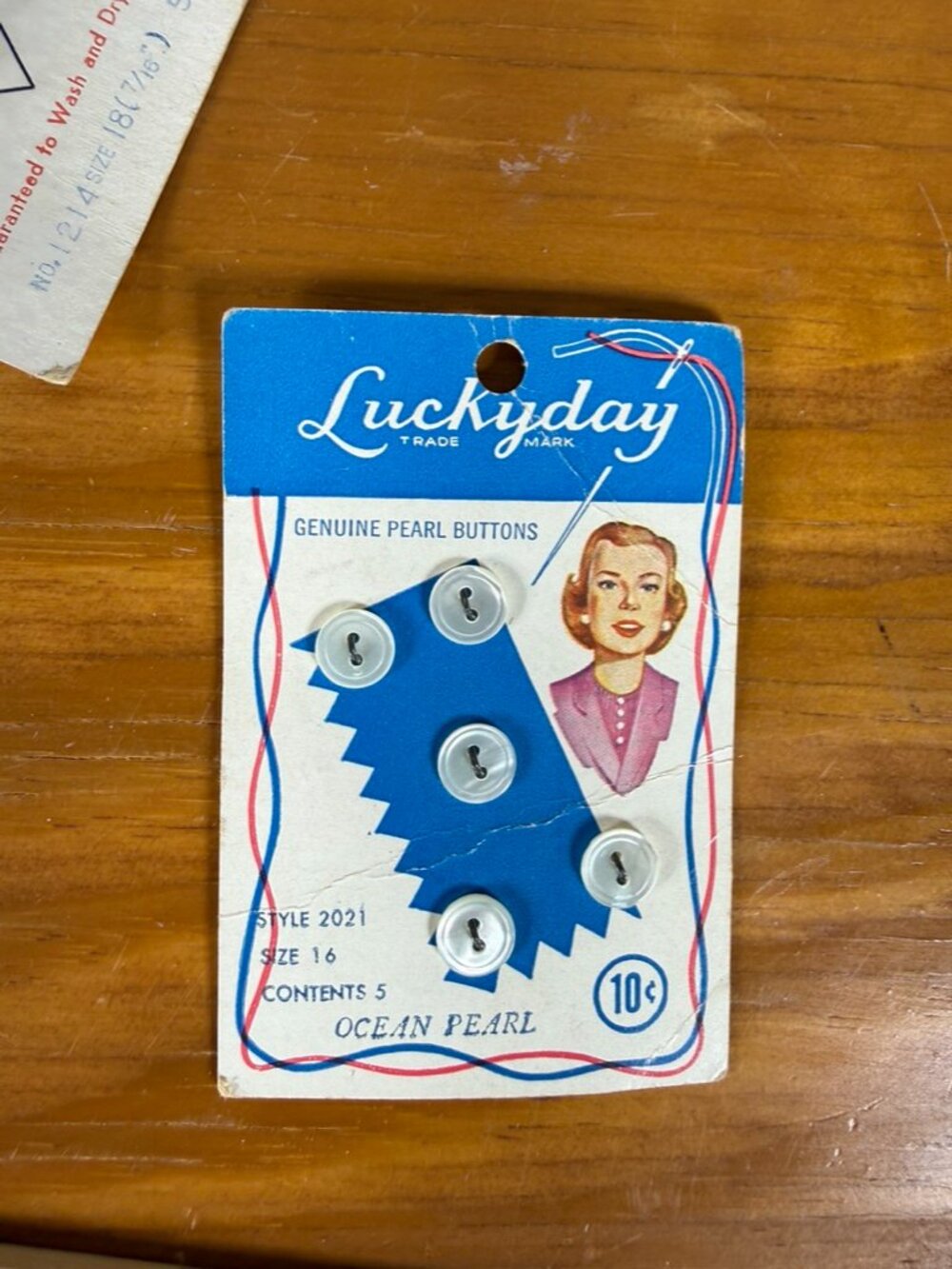 Vintage New Buttons - Picture 5 of 7